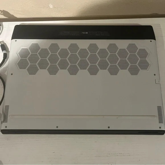 Alienware Silver Gaming Laptop with RGB Keyboard and Large Display - Picture 5 of 6